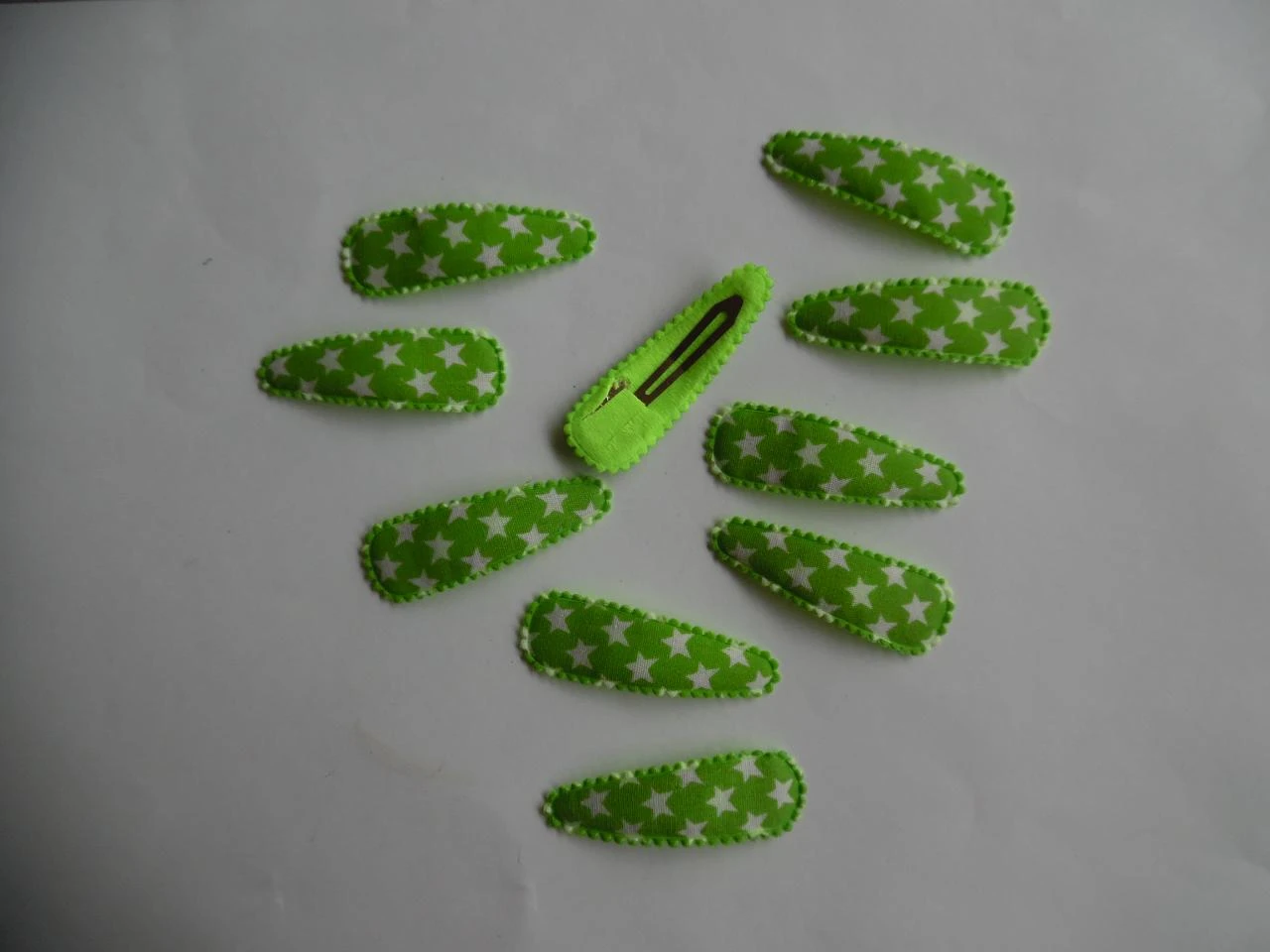 Partij 10 haarspeldjes 5 cm groen met sterren